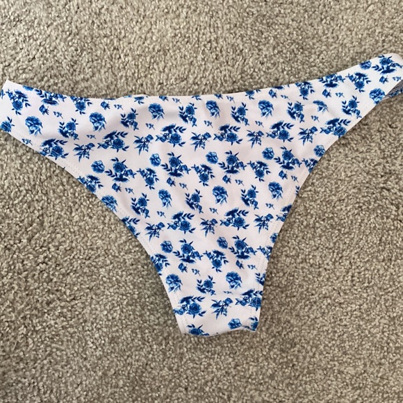 FLORAL BIKINI / medium / runs small / blue and white / - Picture 3 of 4